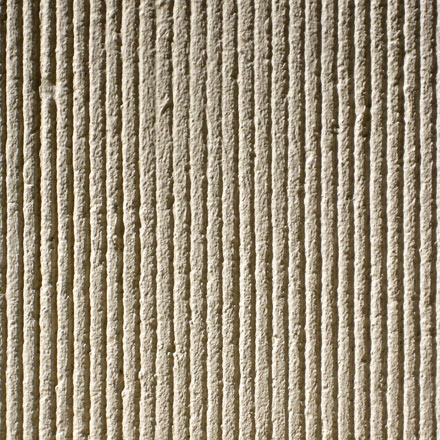 Béton préfabriqué strié