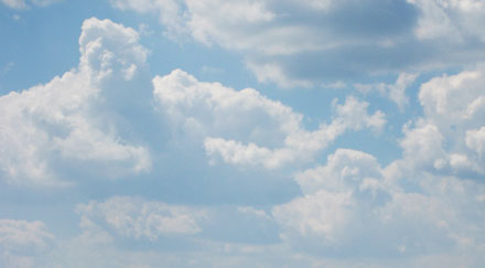 Ciel bleu et nappes nuageuses