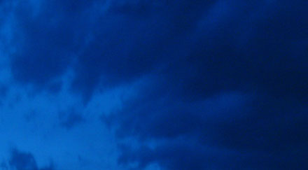 Ciel bleu sombre nocturne