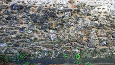 Mur séparatif de pierre meulière